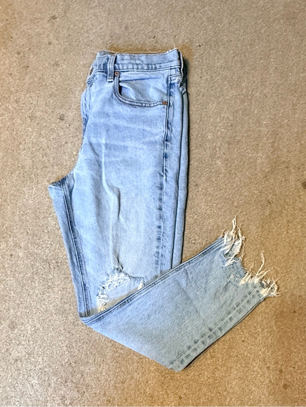 American Eagle Light Wash Distressed Destroyed Hem 90’s Skinny Jeans Size 12
